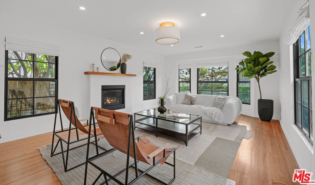 1733 Holt Ave, Los Angeles CA  90035-4305 exterior
