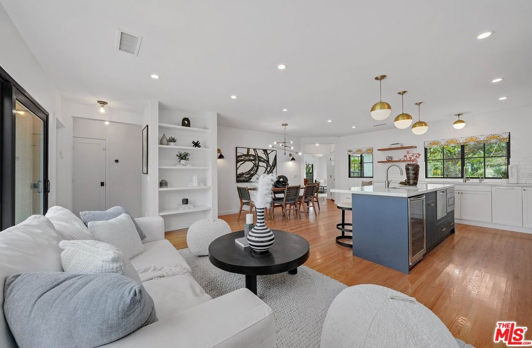 1733 Holt Ave, Los Angeles CA  90035-4305 exterior