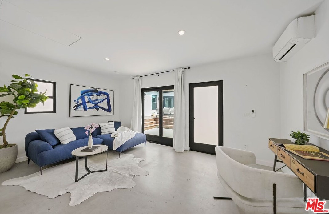 1733 Holt Ave, Los Angeles CA  90035-4305 exterior