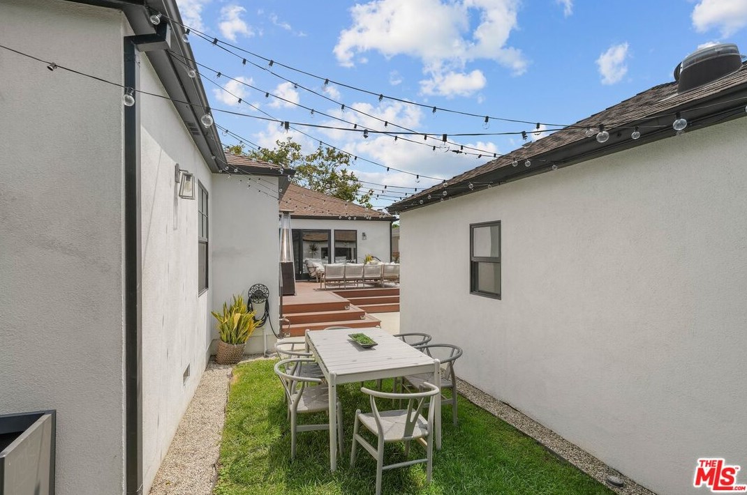 1733 Holt Ave, Los Angeles CA  90035-4305 exterior