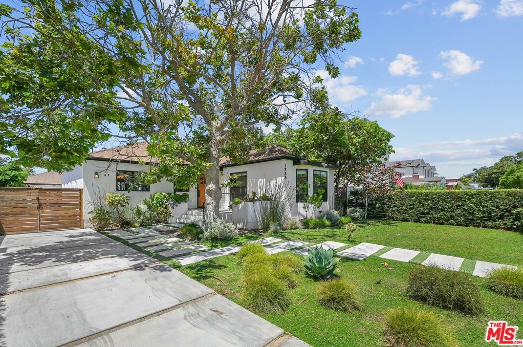 1733 Holt Ave, Los Angeles CA  90035-4305 exterior