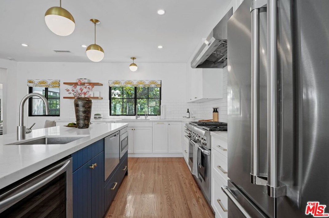 1733 Holt Ave, Los Angeles CA  90035-4305 exterior