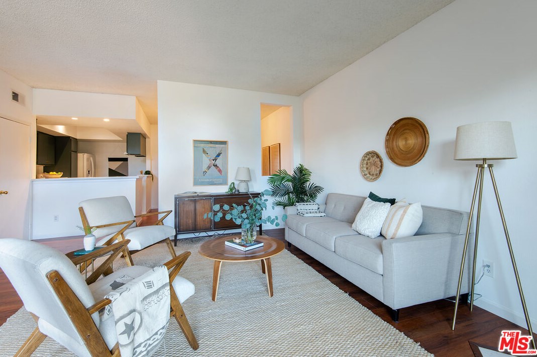 1890 Alvarado St, Los Angeles CA  90026-1780 exterior