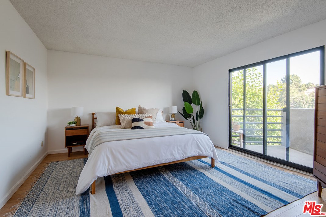 1890 Alvarado St, Los Angeles CA  90026-1780 exterior