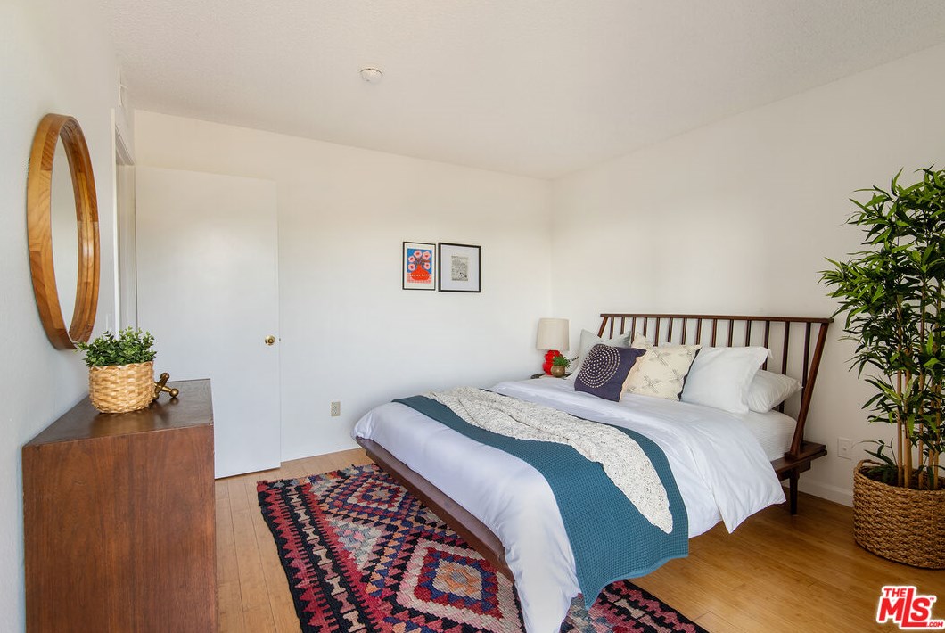 1890 Alvarado St, Los Angeles CA  90026-1780 exterior