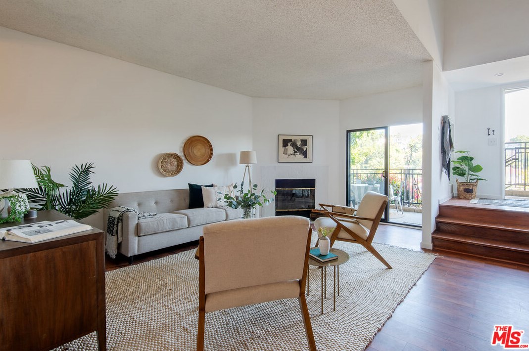 1890 Alvarado St, Los Angeles CA  90026-1780 exterior