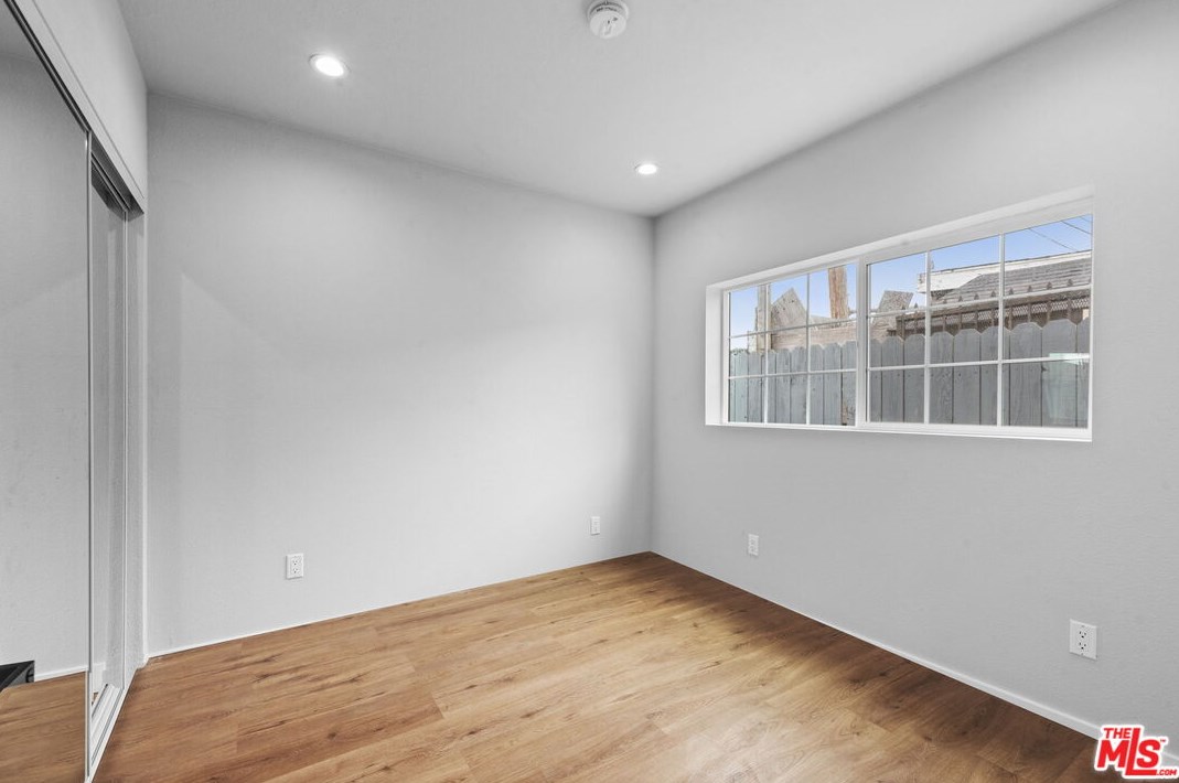 926 57th St, Los Angeles CA  90011-5222 exterior