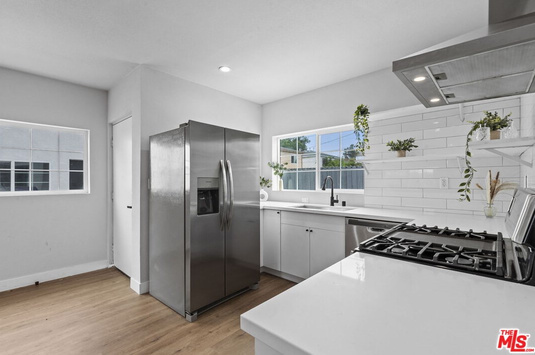 926 57th St, Los Angeles CA  90011-5222 exterior