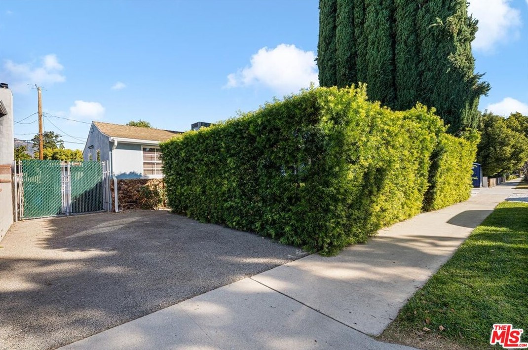 830 Sparks St, Burbank, CA 91506-1640