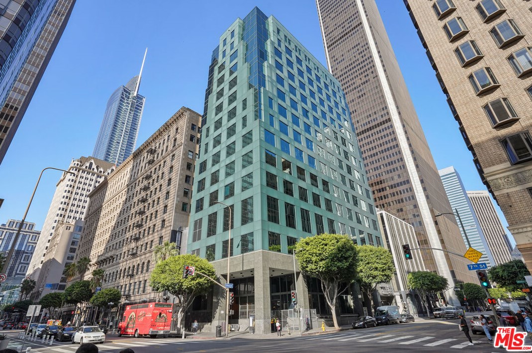 655 Hope St, Los Angeles CA  90017-3206 exterior