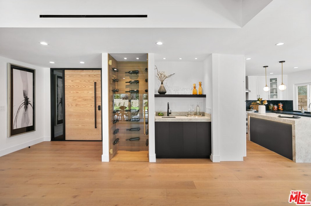 22551 Jameson Dr, Calabasas CA  91302-5854 exterior