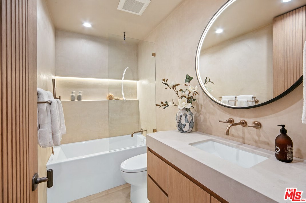 22551 Jameson Dr, Calabasas CA  91302-5854 exterior