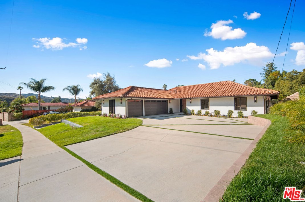 22551 Jameson Dr, Calabasas CA  91302-5854 exterior
