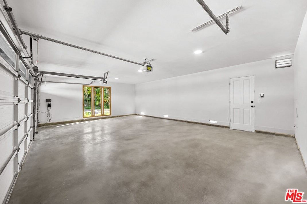 22551 Jameson Dr, Calabasas CA  91302-5854 exterior