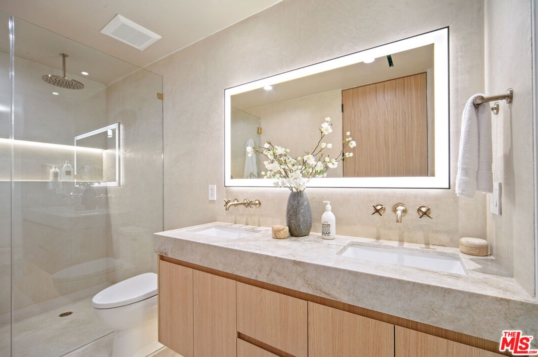 22551 Jameson Dr, Calabasas CA  91302-5854 exterior