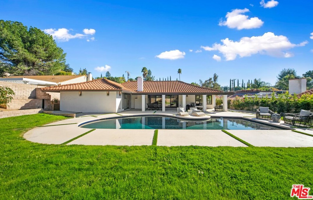 22551 Jameson Dr, Calabasas CA  91302-5854 exterior