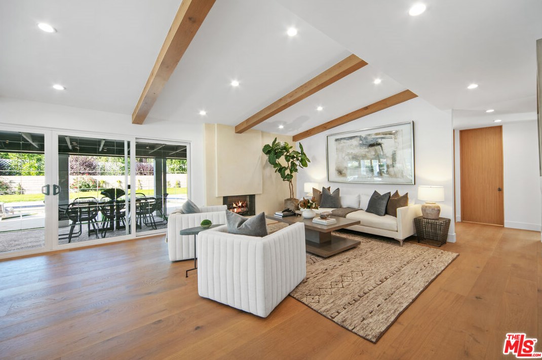 22551 Jameson Dr, Calabasas CA  91302-5854 exterior