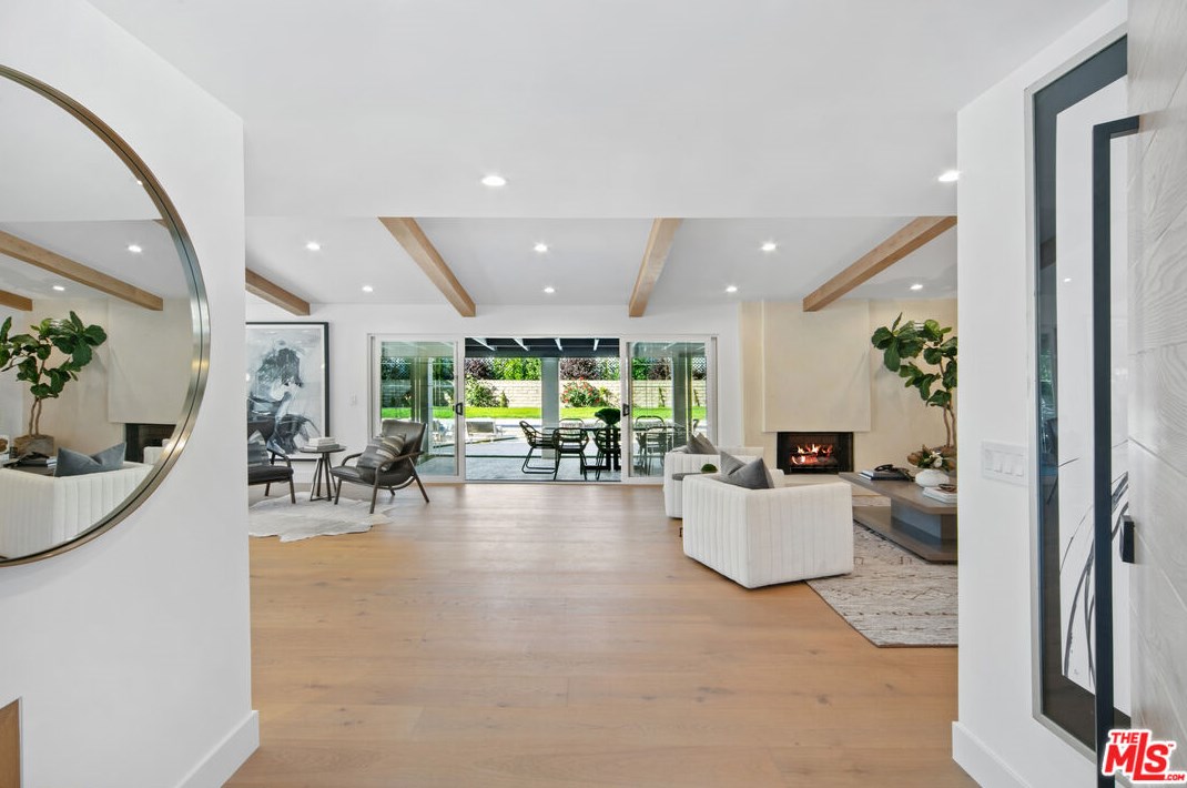 22551 Jameson Dr, Calabasas CA  91302-5854 exterior