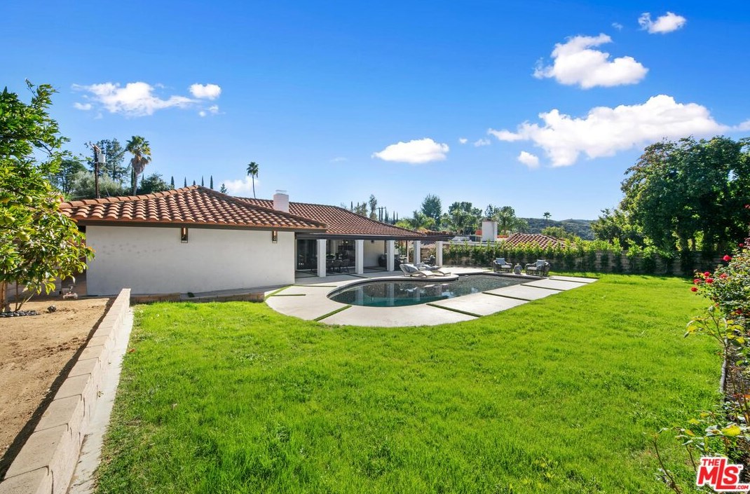 22551 Jameson Dr, Calabasas CA  91302-5854 exterior