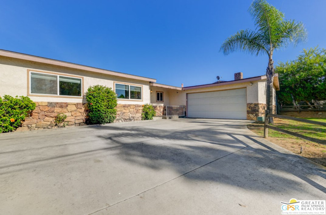 12310 Winter Gardens Dr, Lakeside, CA 92040