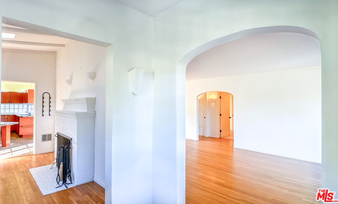 3999 Fredonia Dr, Los Angeles CA  90068-1213 exterior