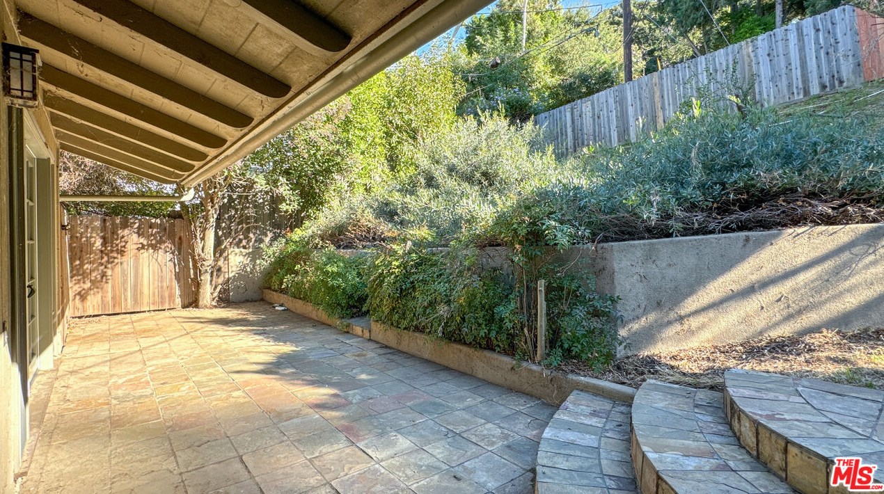 3999 Fredonia Dr, Los Angeles CA  90068-1213 exterior