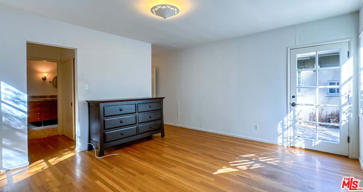 3999 Fredonia Dr, Los Angeles CA  90068-1213 exterior