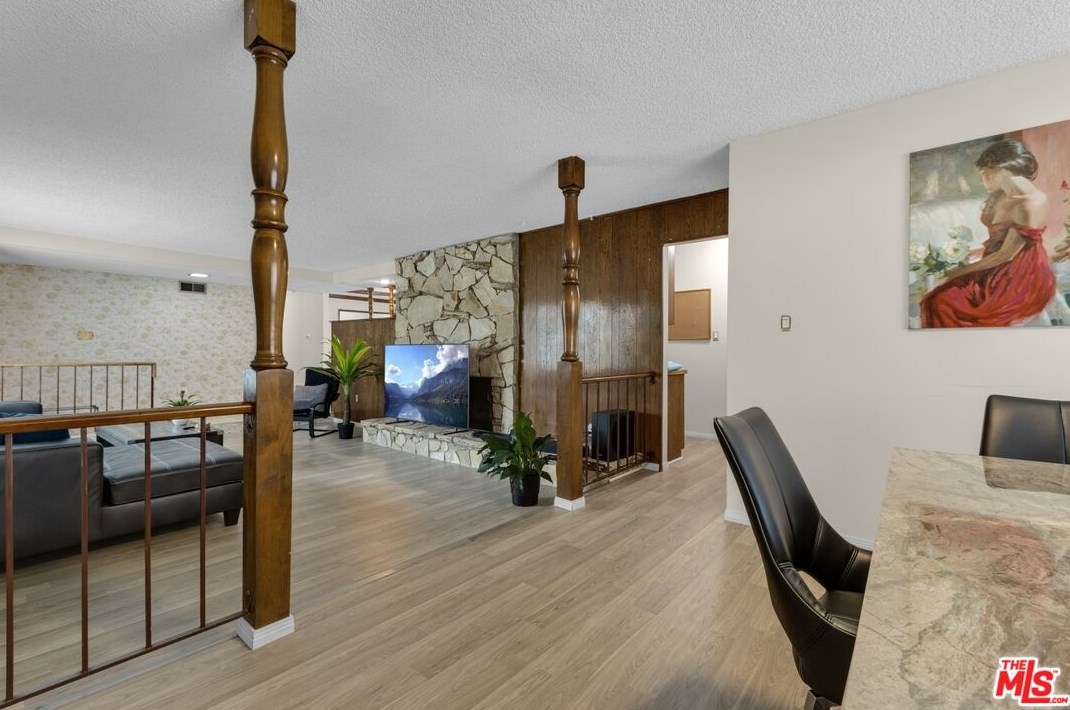 111 Avenida De Las Flores, Thousand Oaks CA  91360-1802 exterior