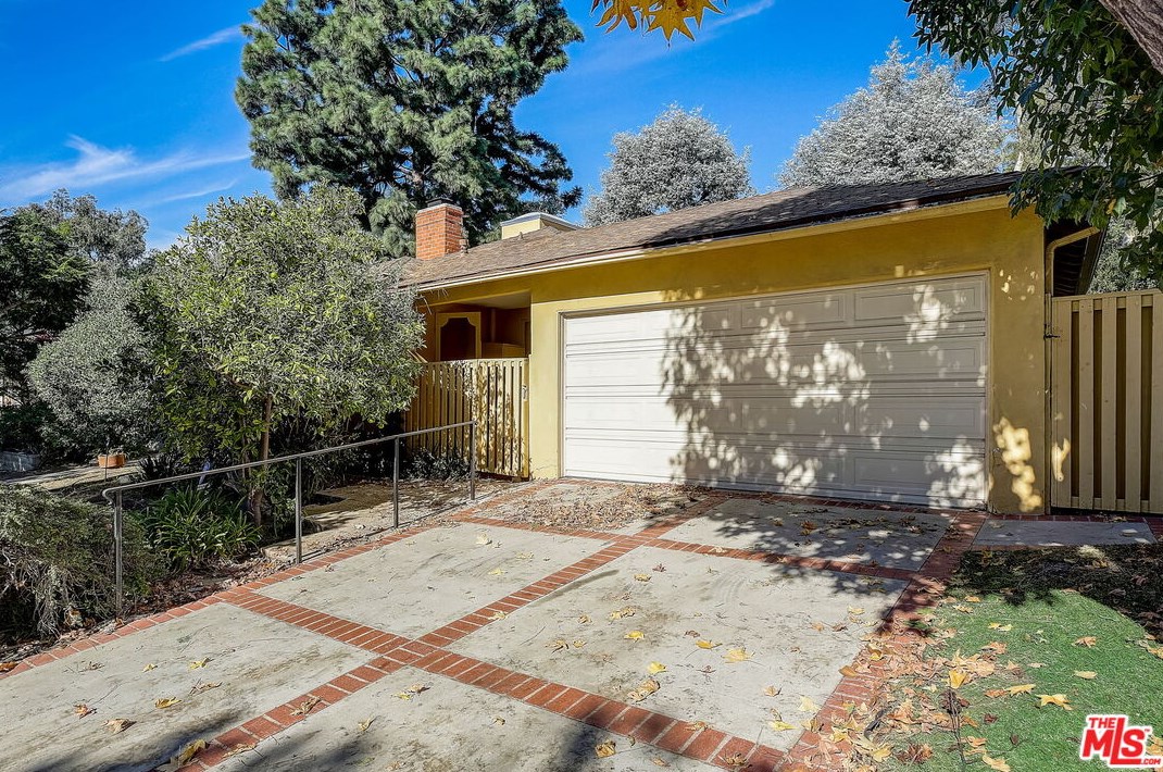 2738 Dunleer Pl, Los Angeles, CA 90064-4304