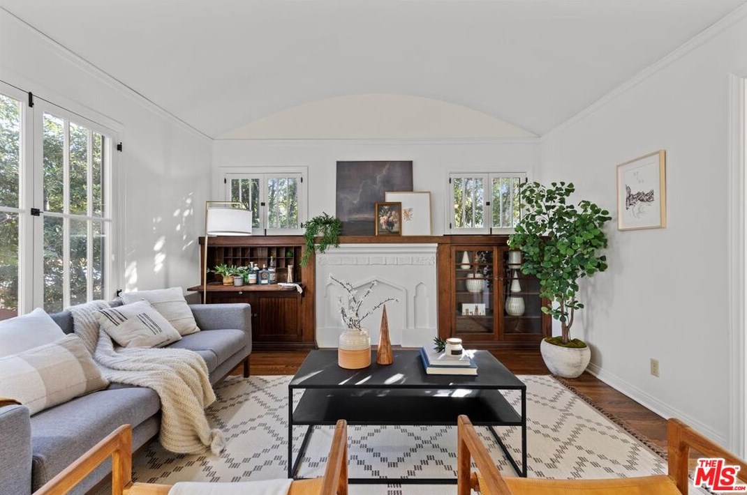 922 Maltman Ave, Los Angeles CA  90026-2714 exterior
