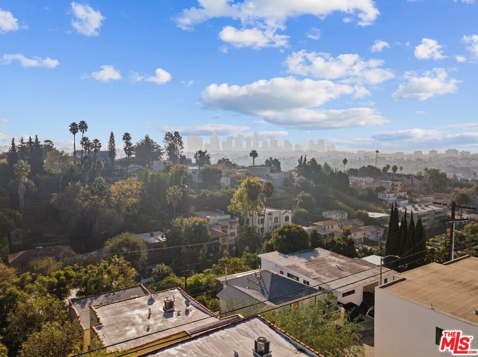 922 Maltman Ave, Los Angeles CA  90026-2711 exterior