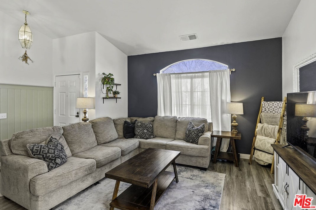 42417 Plains Dr, Lancaster CA  93536-4539 exterior
