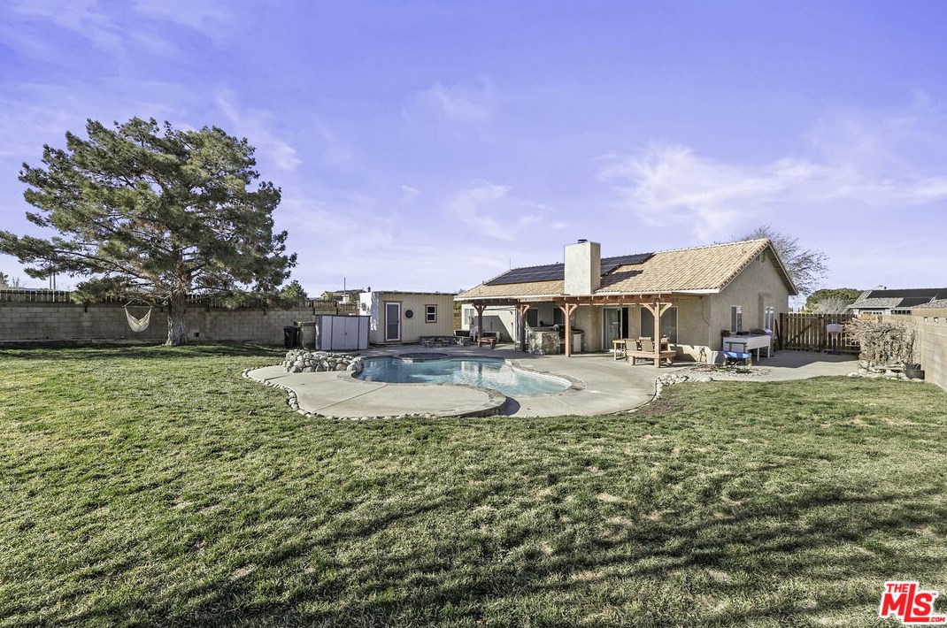42417 Plains Dr, Lancaster CA  93536-4539 exterior