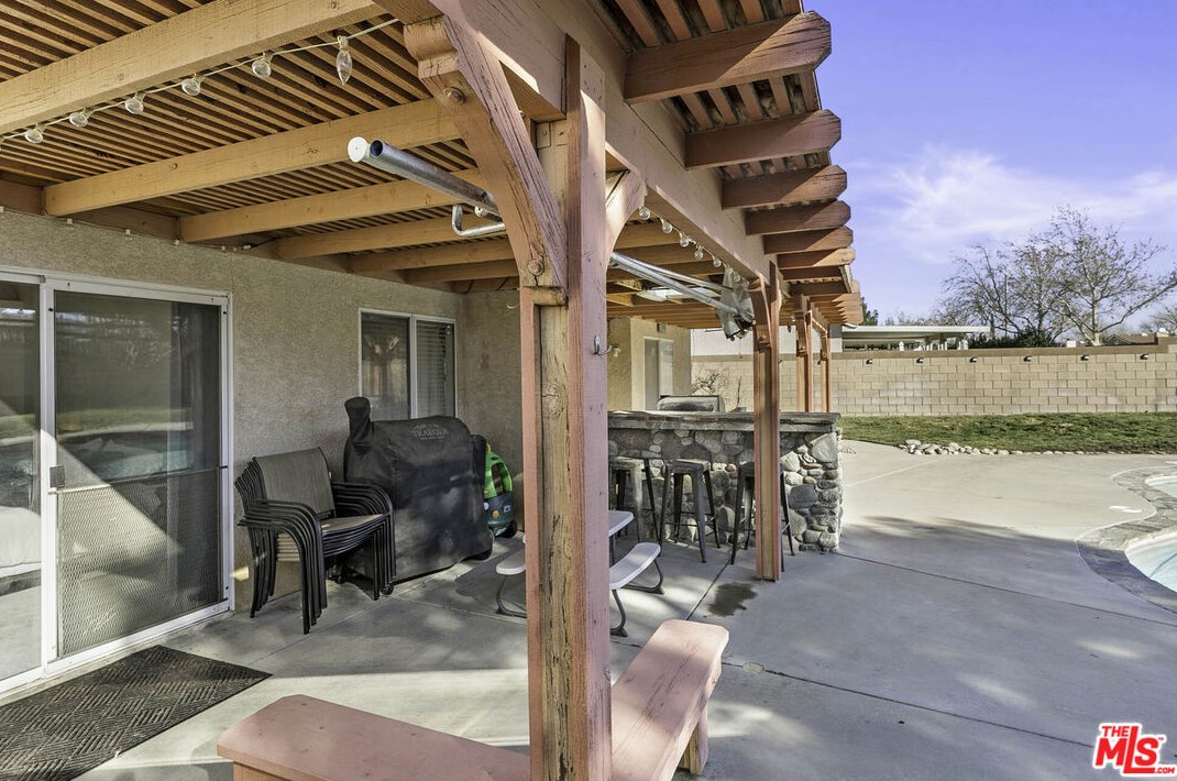 42417 Plains Dr, Lancaster CA  93536-4539 exterior