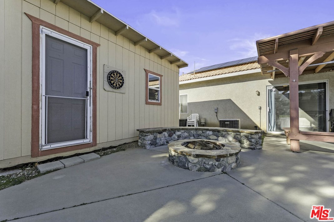 42417 Plains Dr, Lancaster CA  93536-4539 exterior