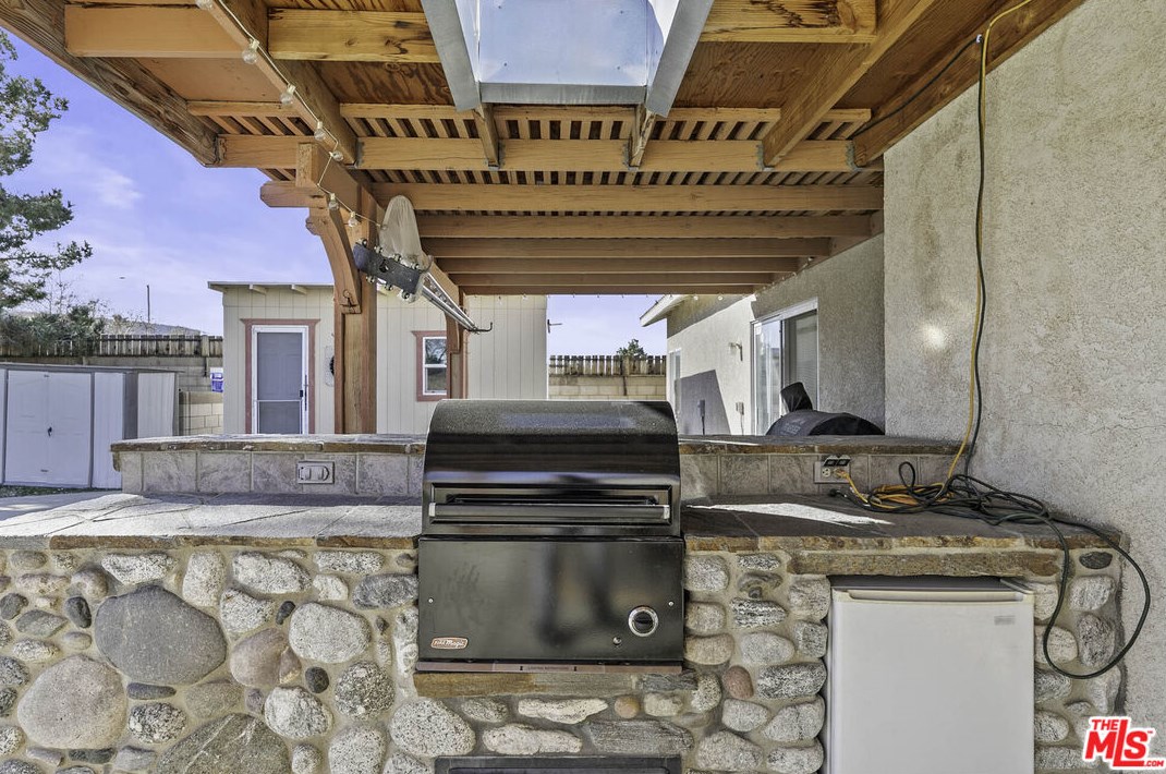 42417 Plains Dr, Lancaster CA  93536-4539 exterior
