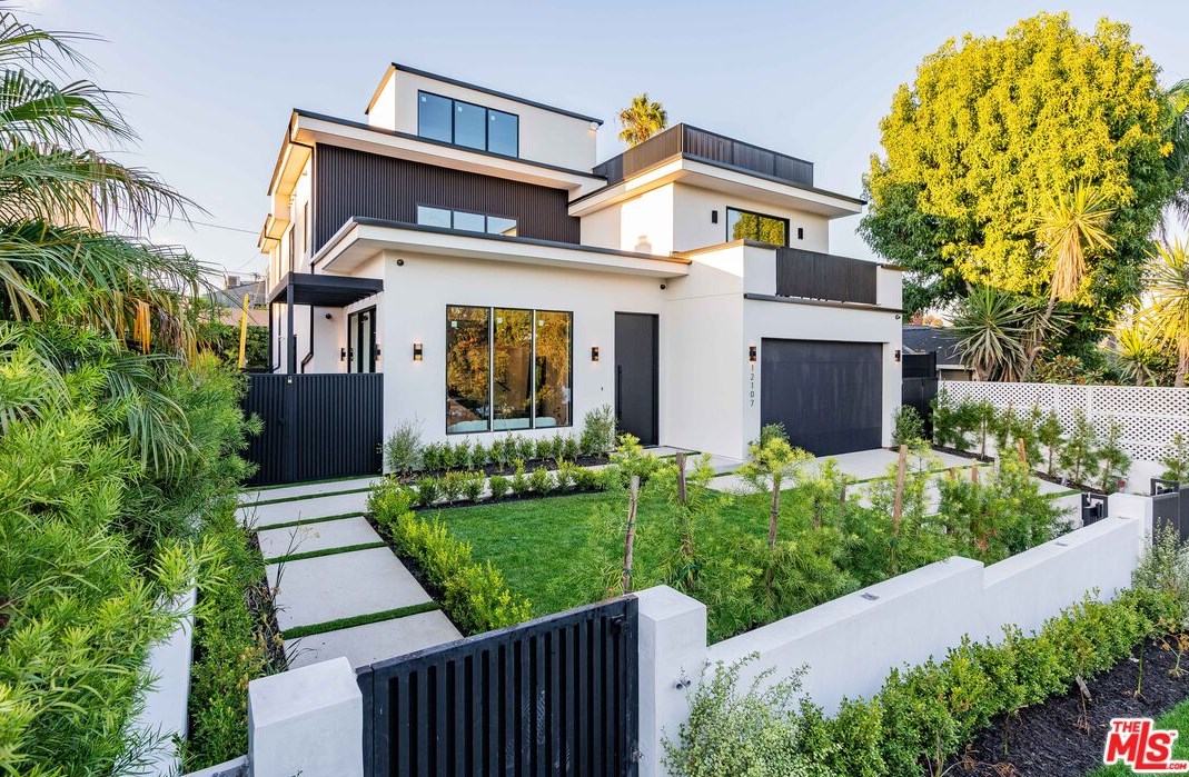 12107 Palms Blvd, Los Angeles CA  90066-1925 exterior