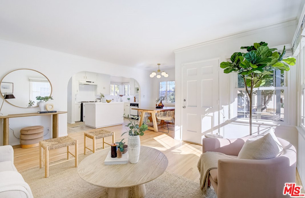 8429 Regis Way, Los Angeles, CA 90045-2648