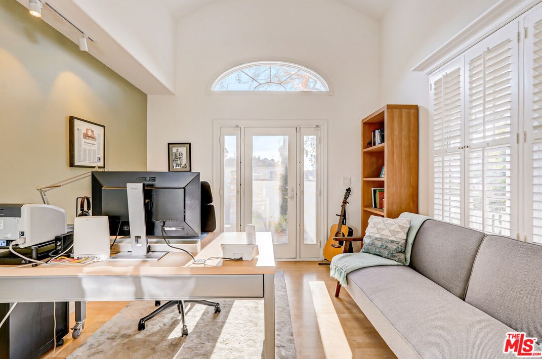 8426 Flight Ave, Los Angeles CA  90045-3045 exterior