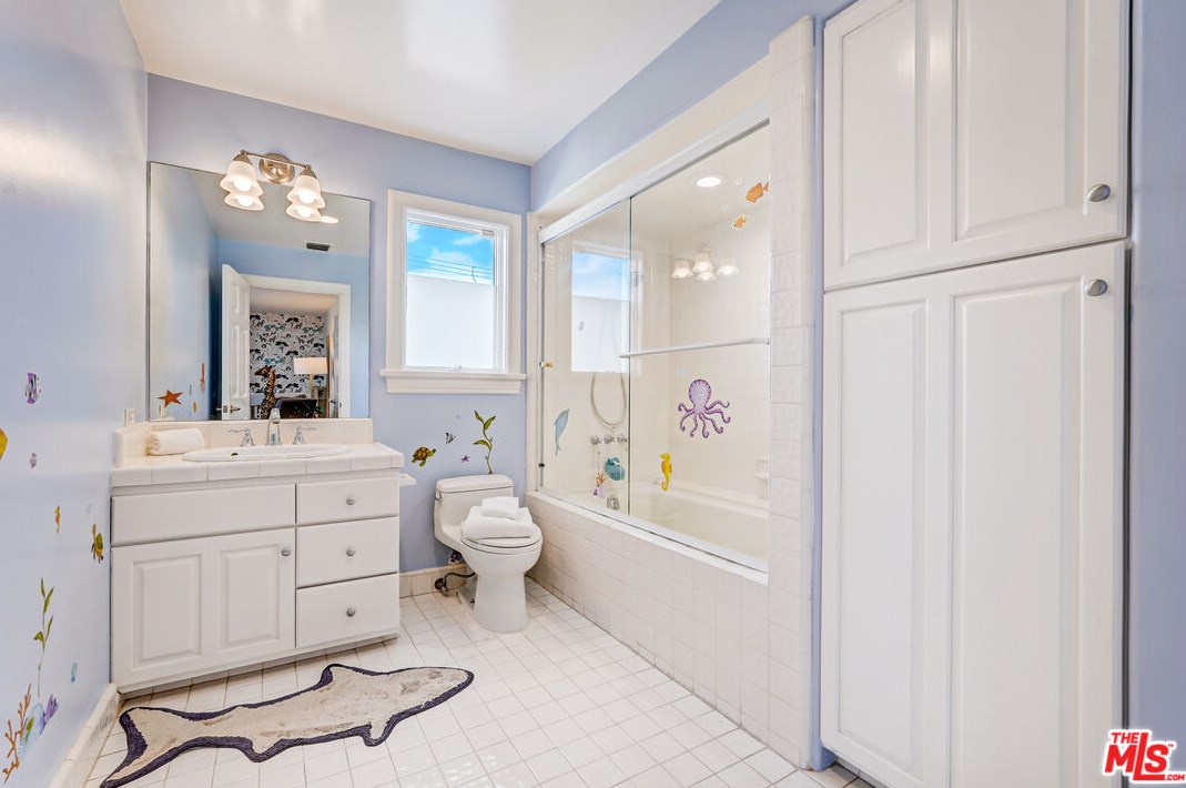 8426 Flight Ave, Los Angeles CA  90045-3045 exterior