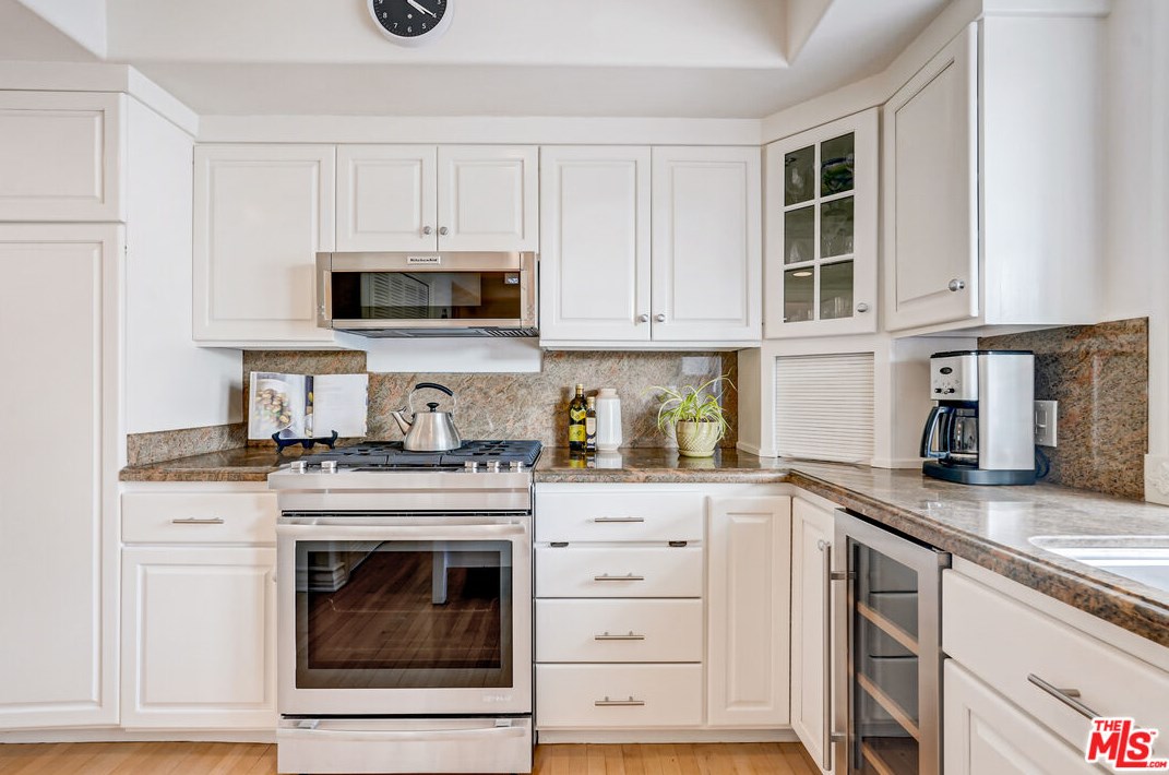 8426 Flight Ave, Los Angeles CA  90045-3045 exterior