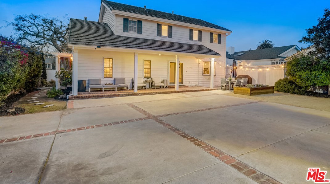 8426 Flight Ave, Los Angeles CA  90045-3045 exterior