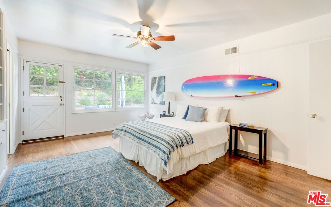 434 Skyewiay Rd, Los Angeles CA  90049-2845 exterior