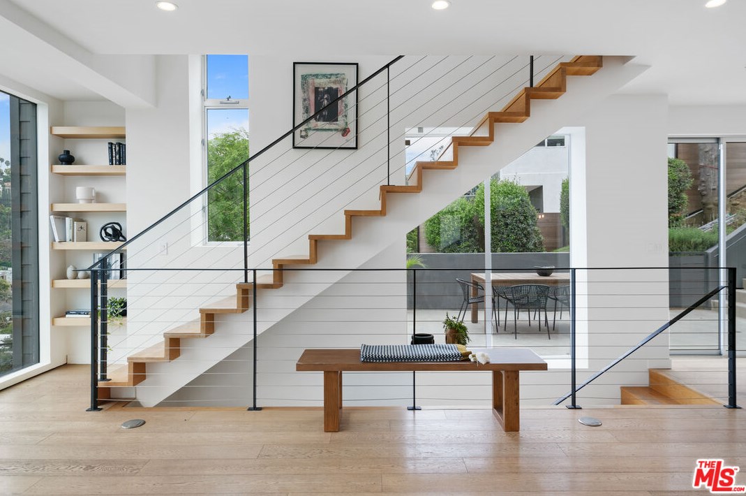 2168 Lyric Ave, Los Angeles, CA 90027-4754