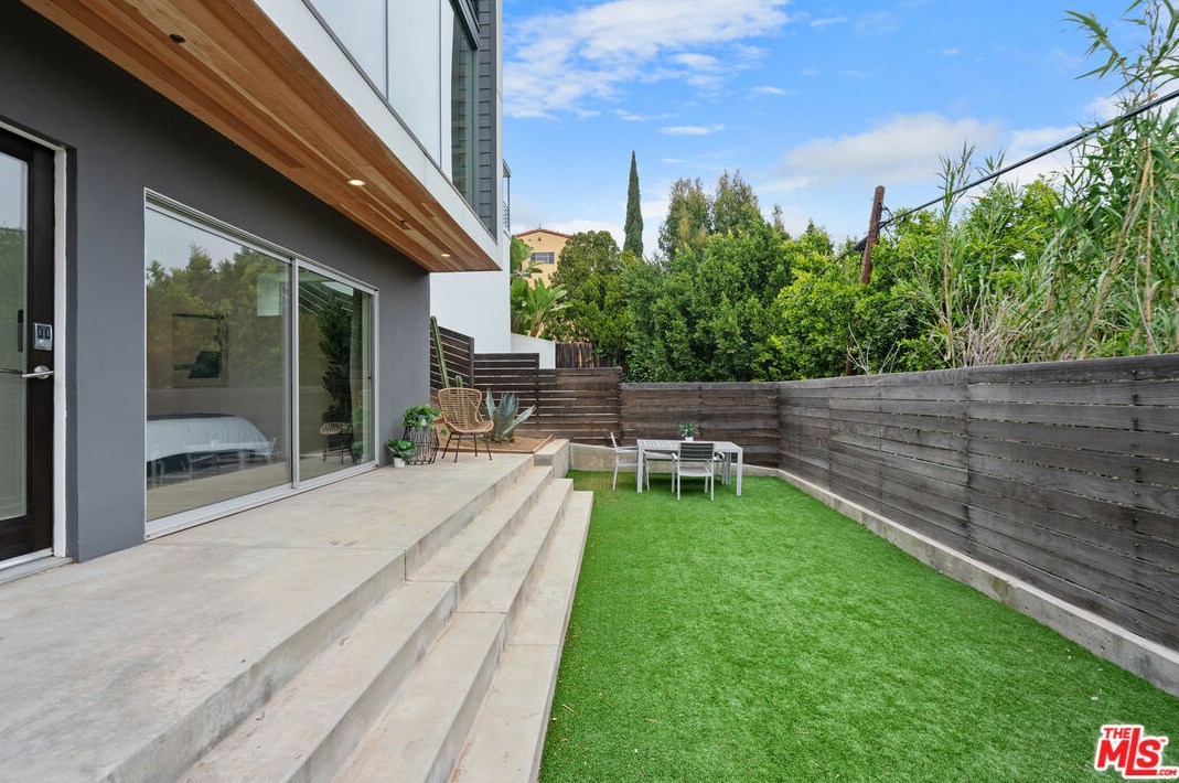 2168 Lyric Ave, Los Angeles CA  90027-4754 exterior