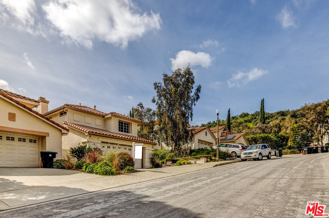893 Calle Ln Primavera, Glendale CA  91208-3028 exterior
