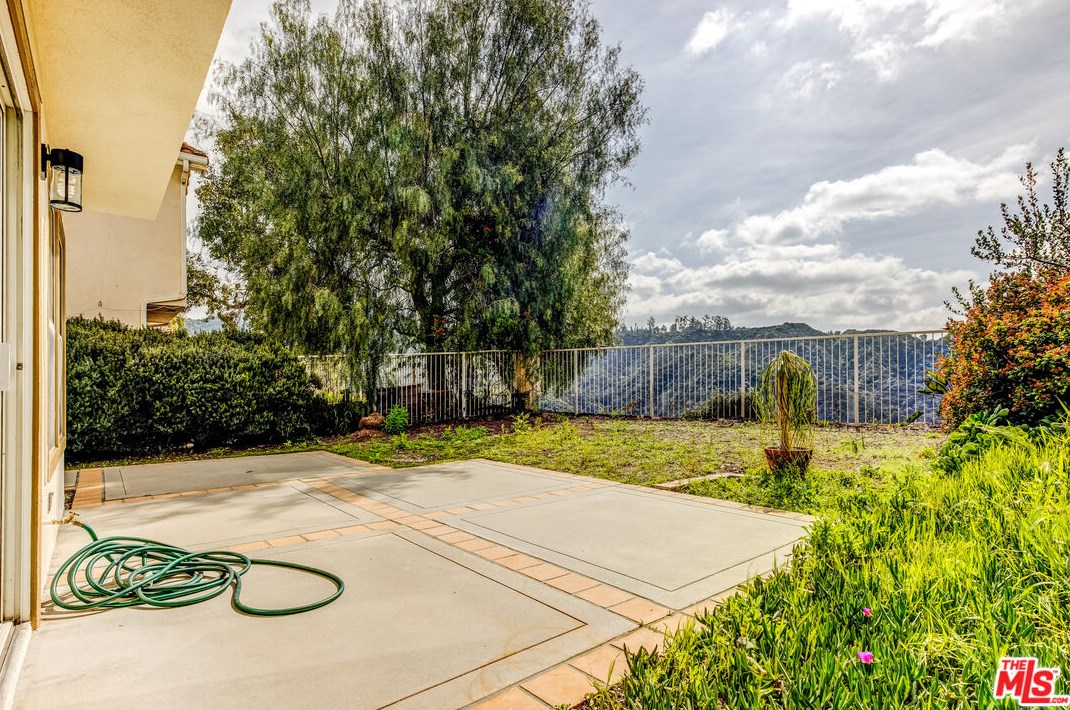 893 Calle Ln Primavera, Glendale CA  91208-3028 exterior