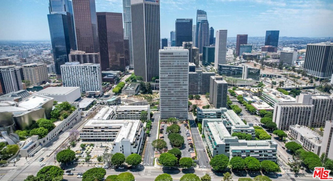 800 1st St, Los Angeles CA  90012-4311 exterior