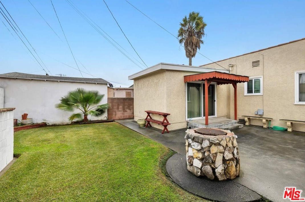 2031 67th St, Los Angeles, CA 90001-2170