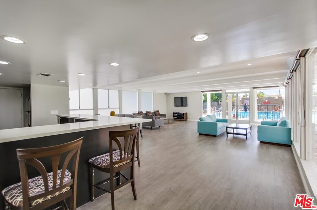 7250 Franklin Ave, Los Angeles CA  90046-3049 exterior